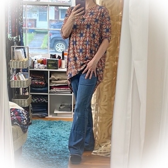 💕Super Cute High Low Oversized Lularoe Irma Tunic Top💕 - Picture 2 of 11